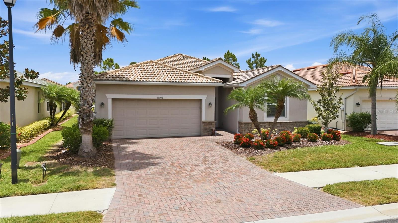 Single Family Residence in VENICE, FL - Daniel Dourado