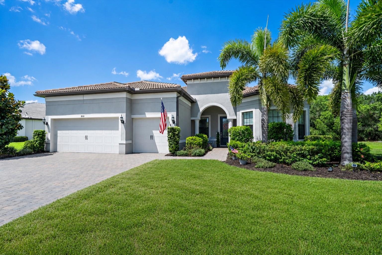 Single Family Residence in SARASOTA, FL - Daniel Dourado