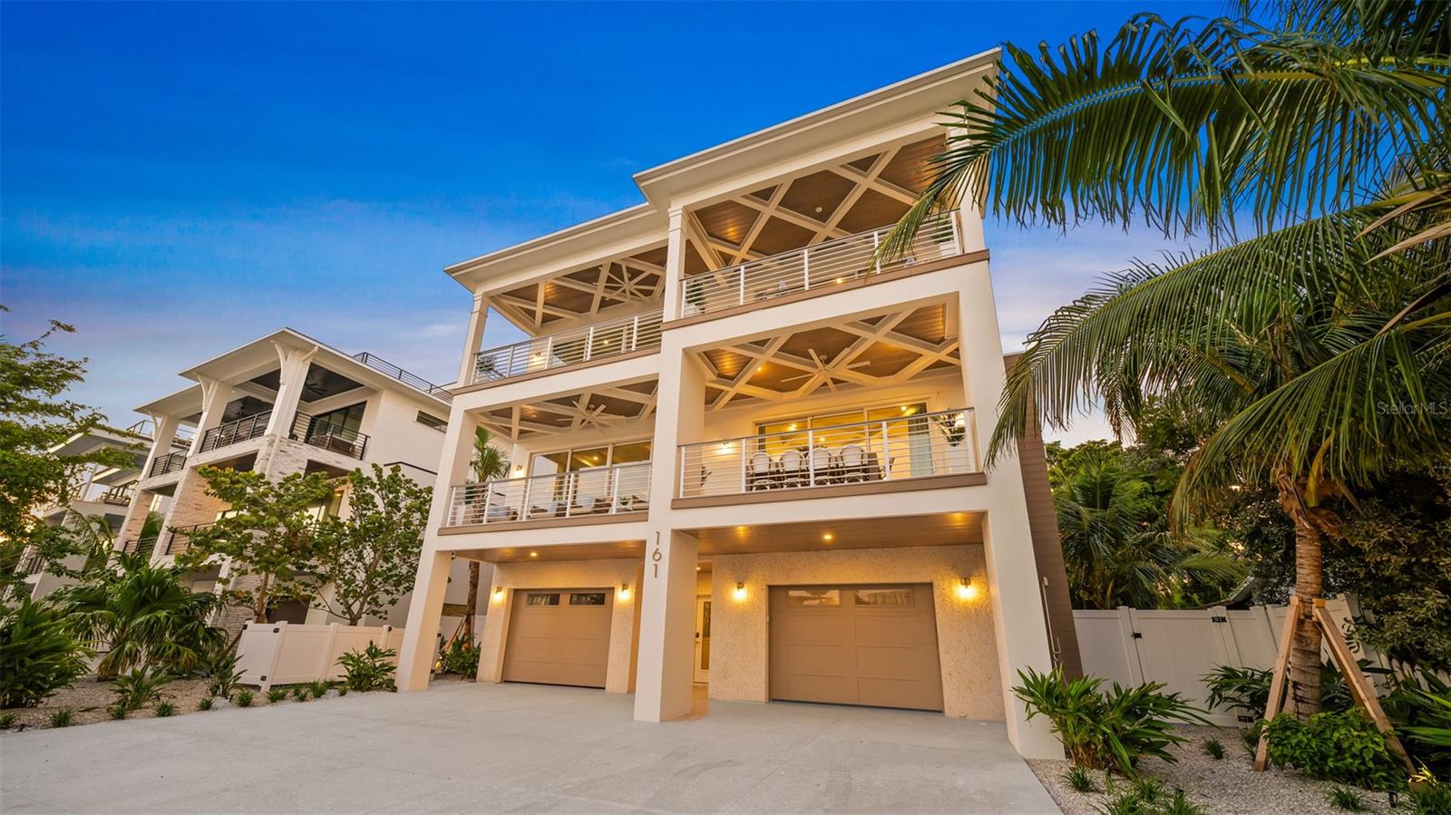 Single Family Residence in SARASOTA, FL - Daniel Dourado