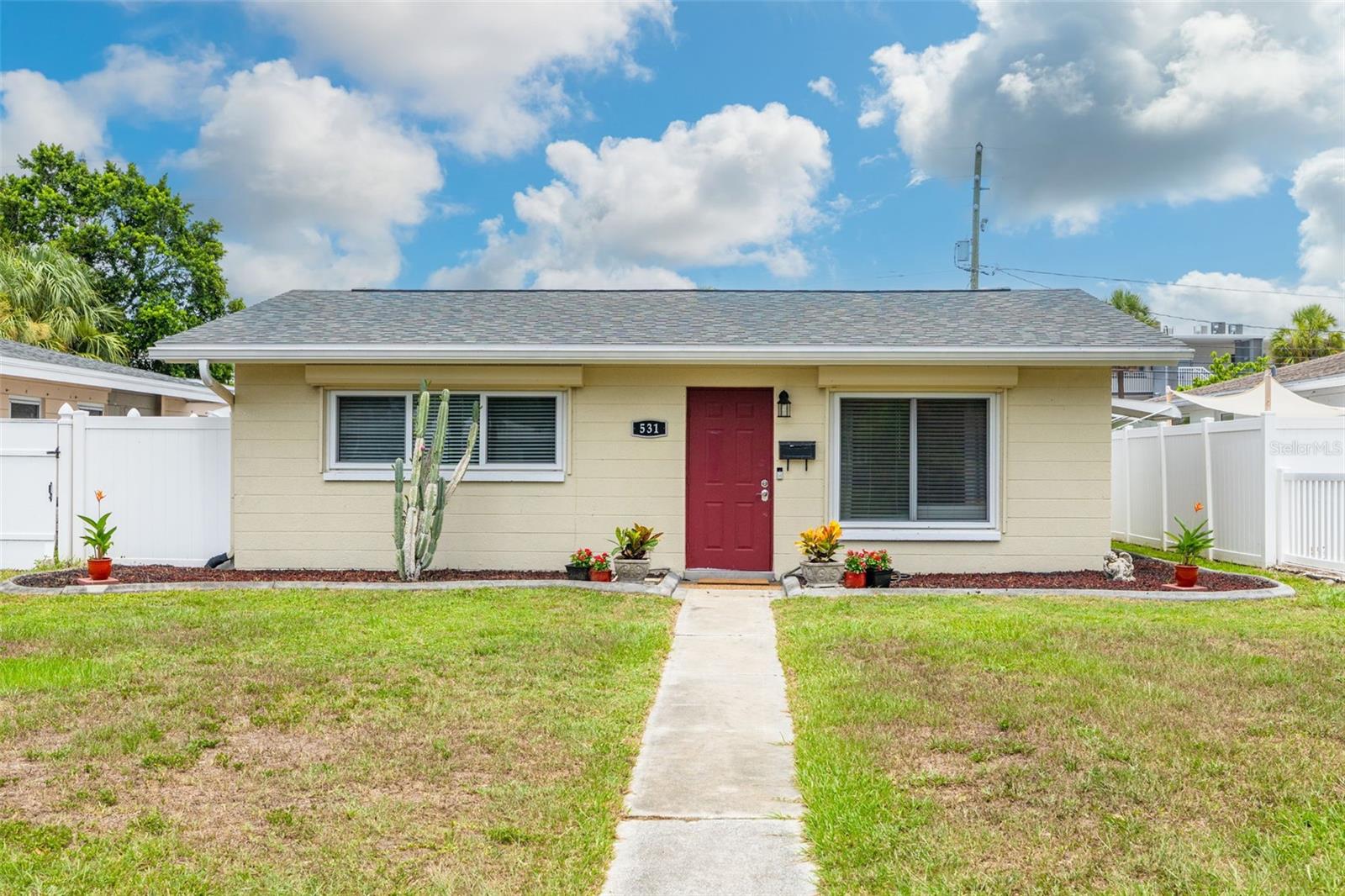 Single Family Residence em ST PETERSBURG, FL - Daniel Dourado