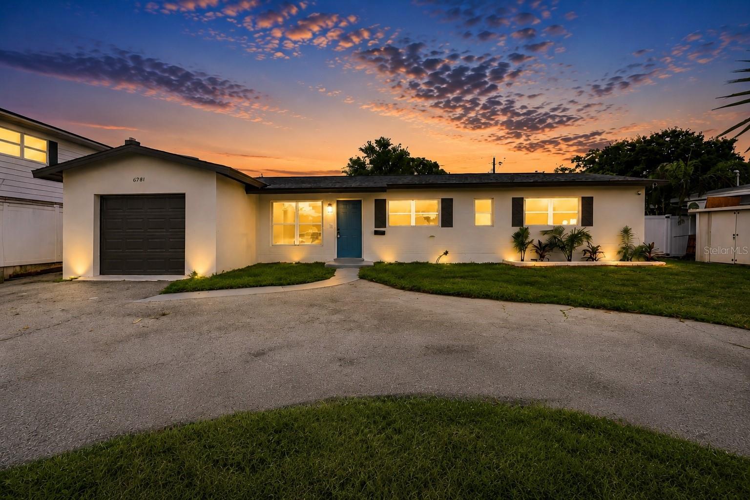Single Family Residence em ST PETERSBURG, FL - Daniel Dourado