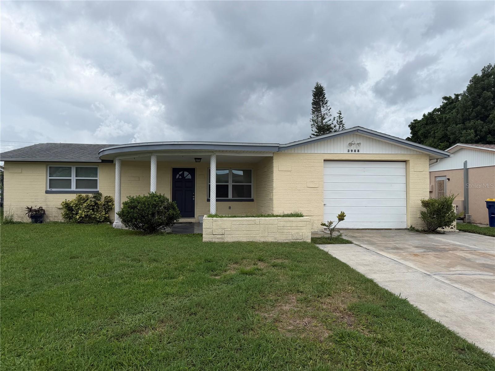 Single Family Residence em HOLIDAY, FL - Daniel Dourado