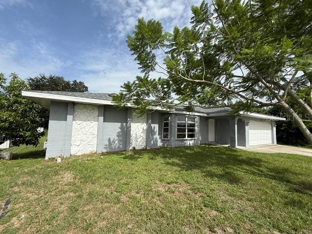Single Family Residence in PORT CHARLOTTE, FL - Daniel Dourado
