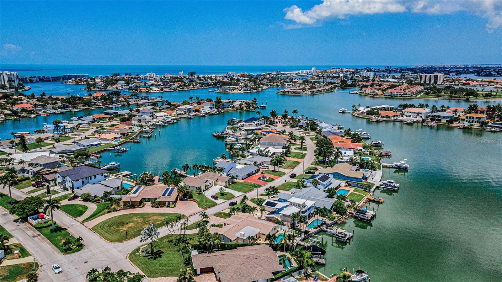 Single Family Residence em ST PETERSBURG, FL - Daniel Dourado