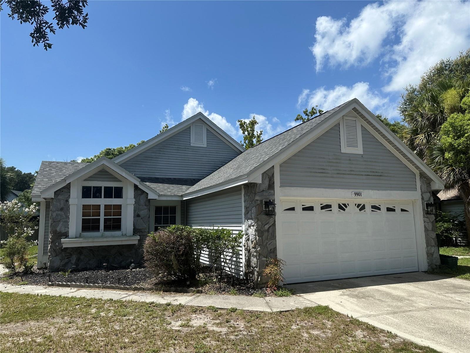 Single Family Residence in OVIEDO, FL - Daniel Dourado