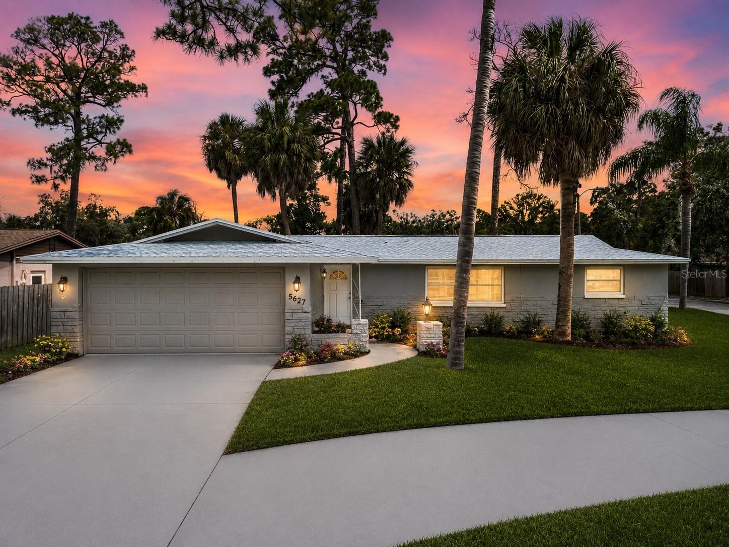 Single Family Residence in PORT RICHEY, FL - Daniel Dourado