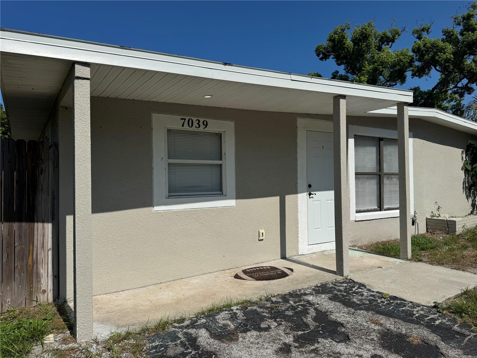Single Family Residence in NEW PORT RICHEY, FL - Daniel Dourado