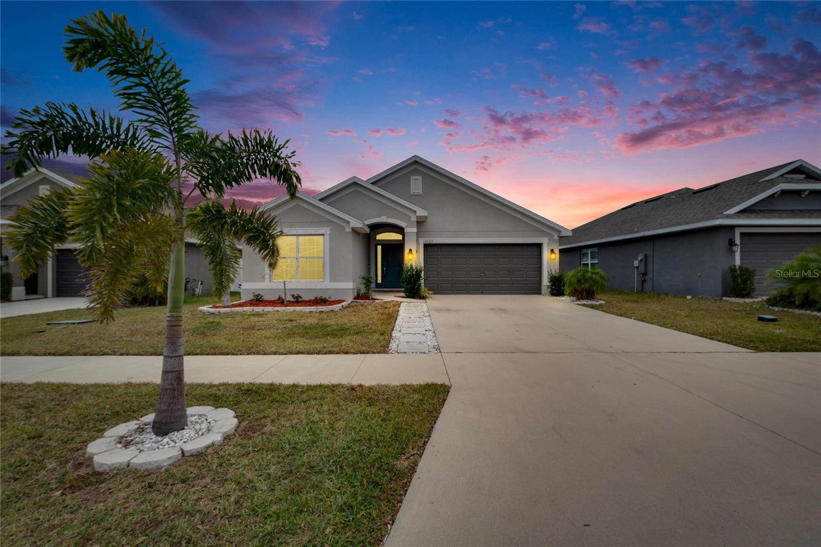 Single Family Residence in WIMAUMA, FL - Daniel Dourado