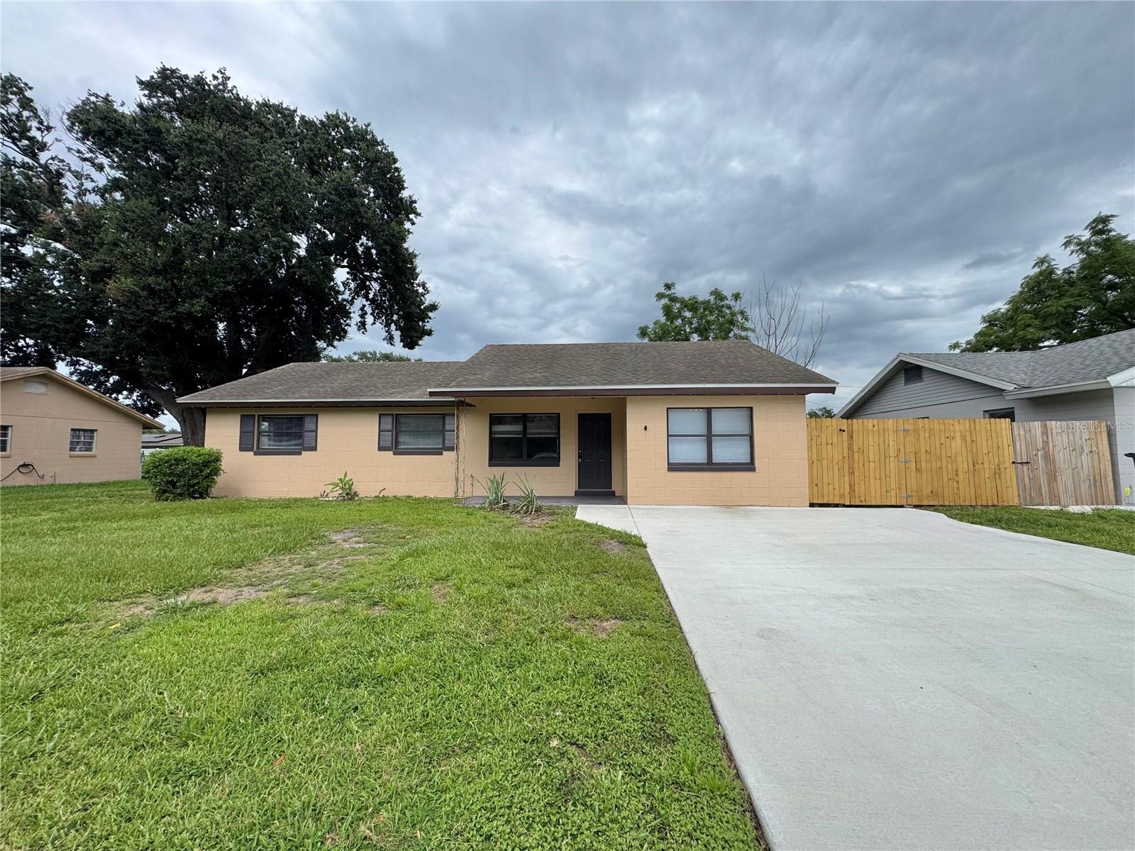 Single Family Residence em WINTER HAVEN, FL - Daniel Dourado