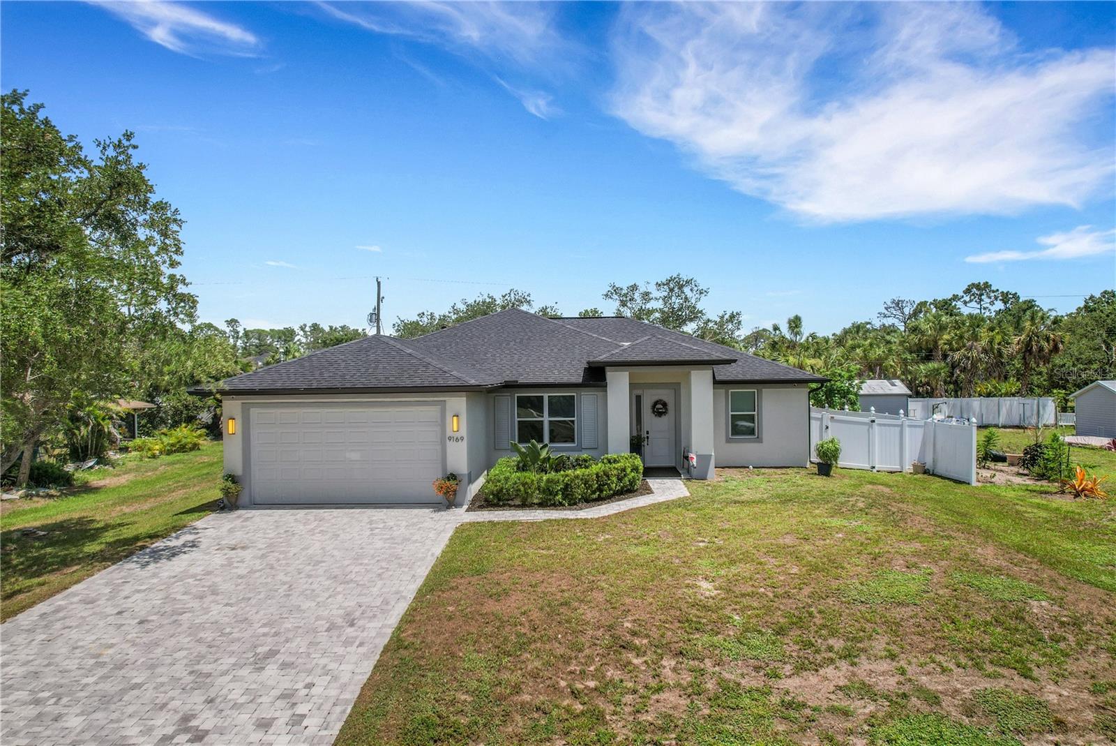 Single Family Residence in ENGLEWOOD, FL - Daniel Dourado