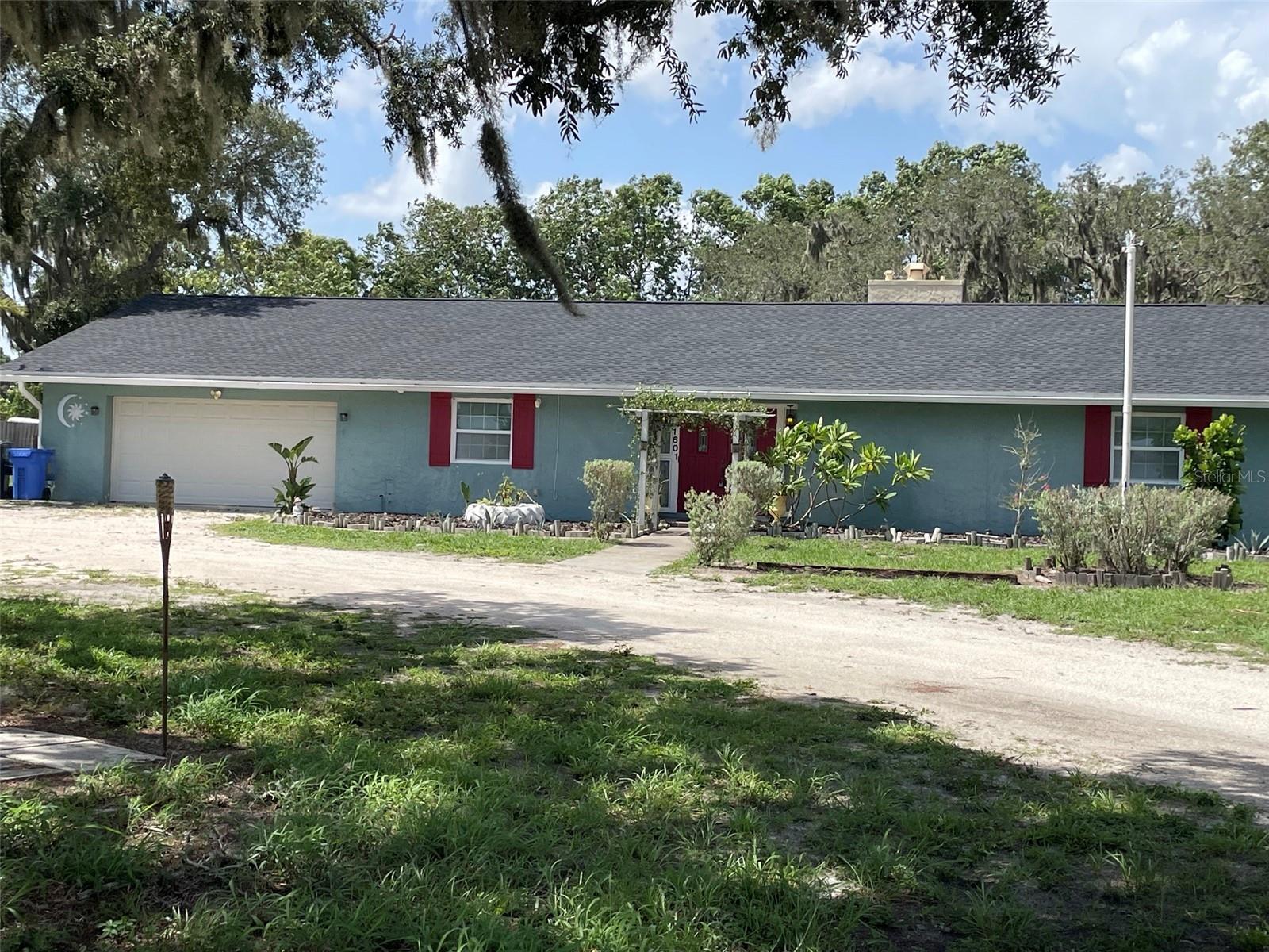 Single Family Residence in RUSKIN, FL - Daniel Dourado