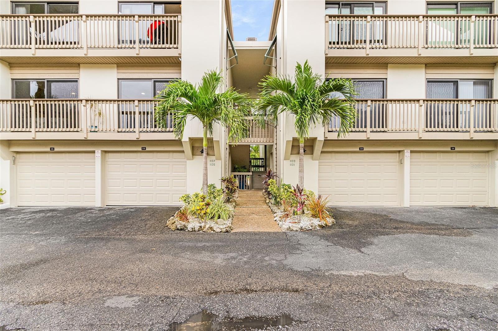 Condominium in SARASOTA, FL - Daniel Dourado