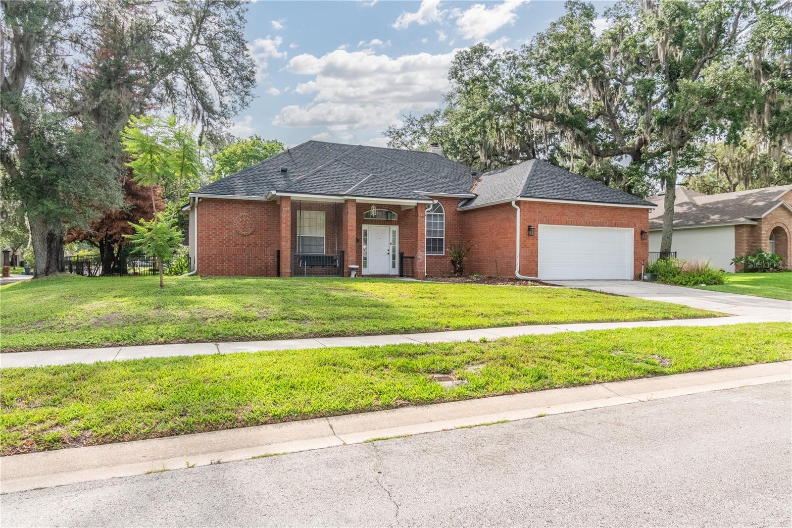 Single Family Residence in OVIEDO, FL - Daniel Dourado