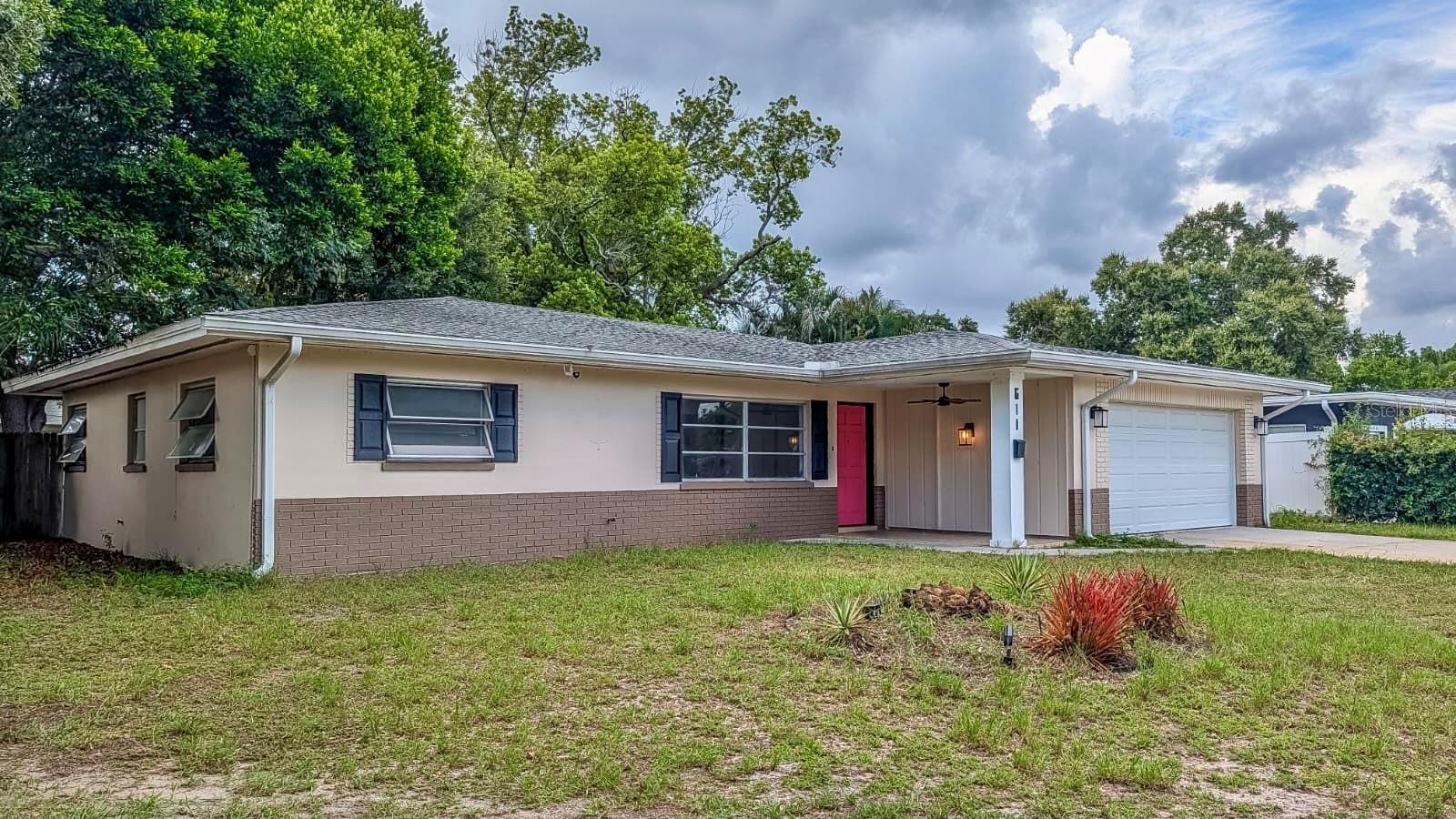 Single Family Residence in DUNEDIN, FL - Daniel Dourado