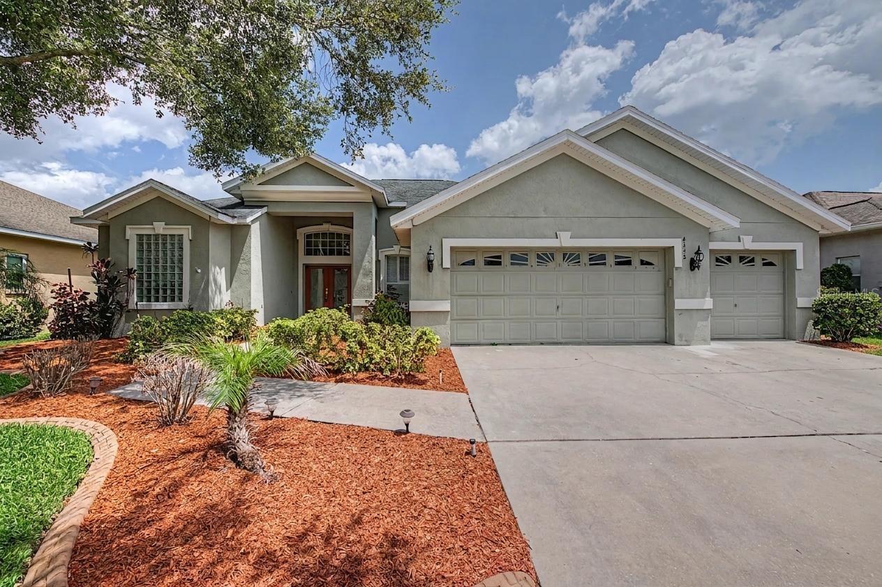 Single Family Residence in VALRICO, FL - Daniel Dourado