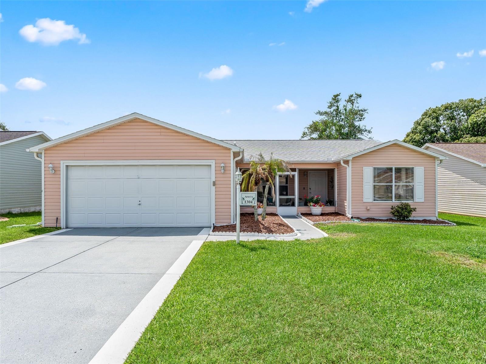 Single Family Residence in THE VILLAGES, FL - Daniel Dourado