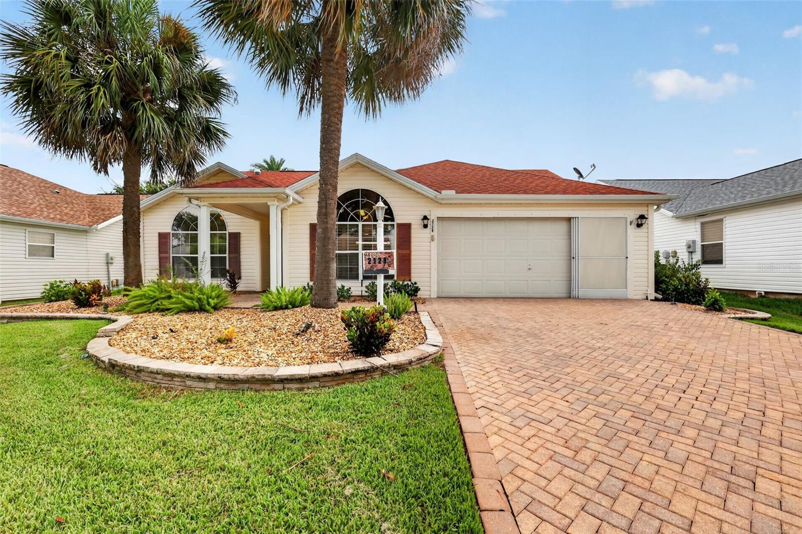 Single Family Residence in THE VILLAGES, FL - Daniel Dourado