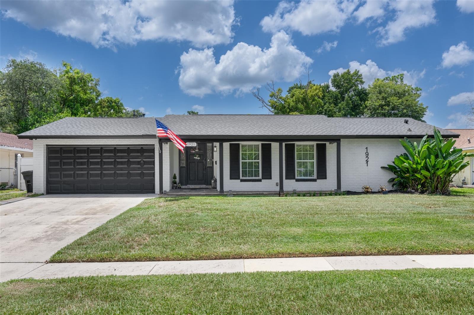 Single Family Residence in FERN PARK, FL - Daniel Dourado