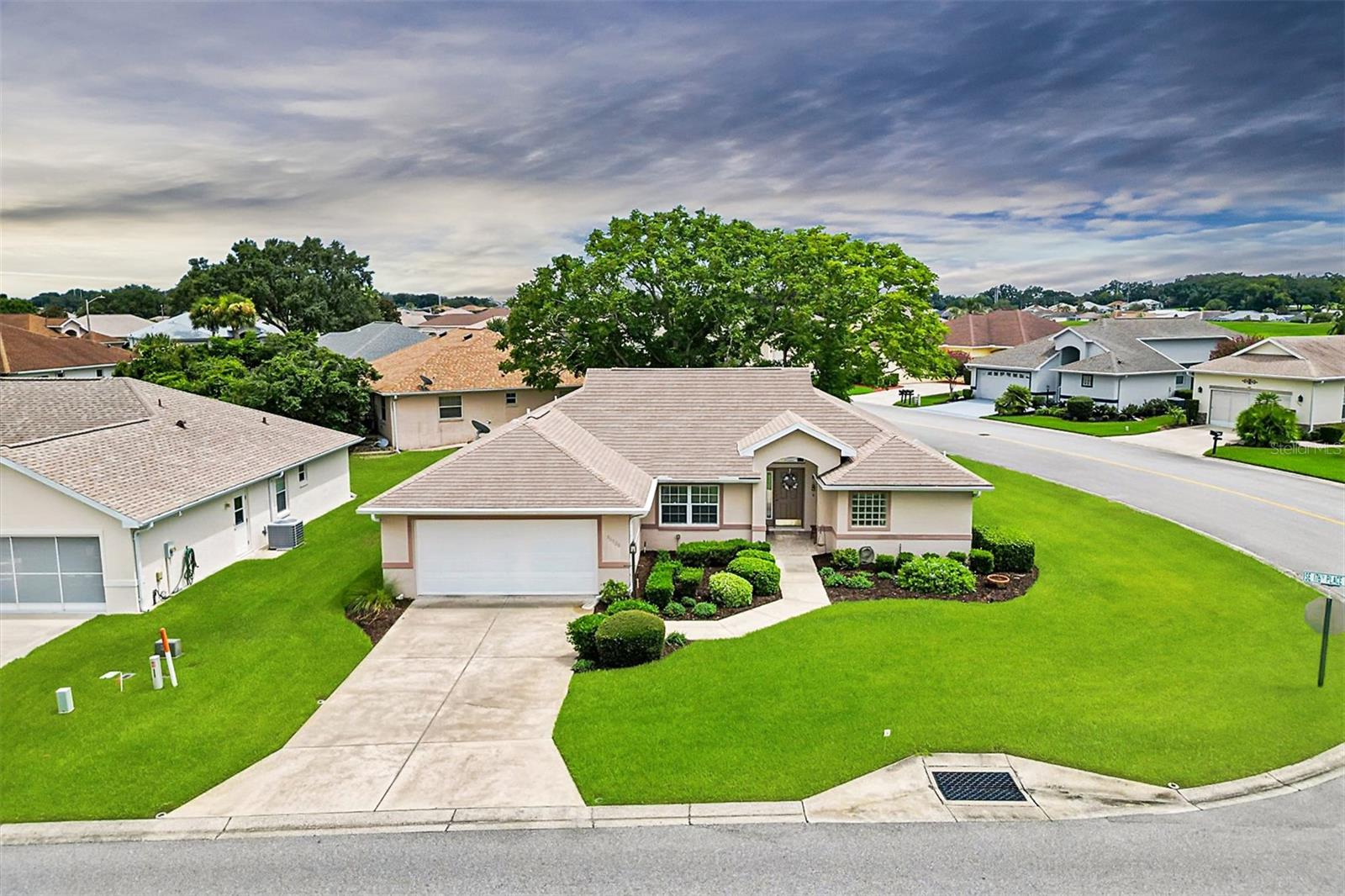 Single Family Residence in SUMMERFIELD, FL - Daniel Dourado