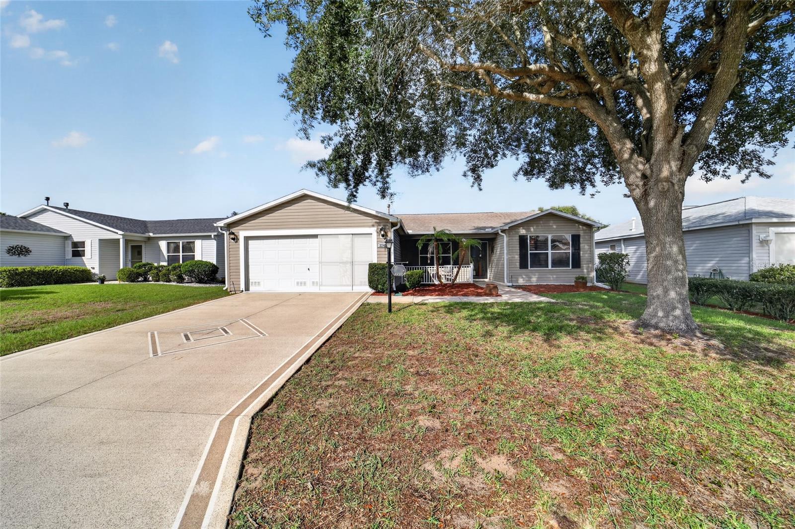 Single Family Residence in THE VILLAGES, FL - Daniel Dourado