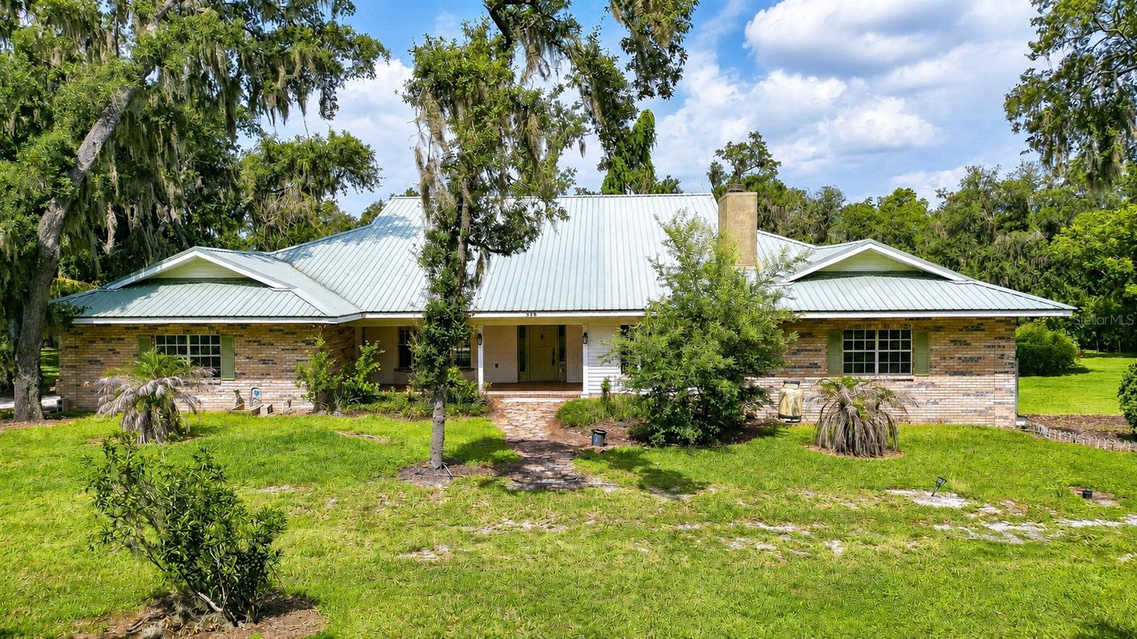 Single Family Residence in VALRICO, FL - Daniel Dourado