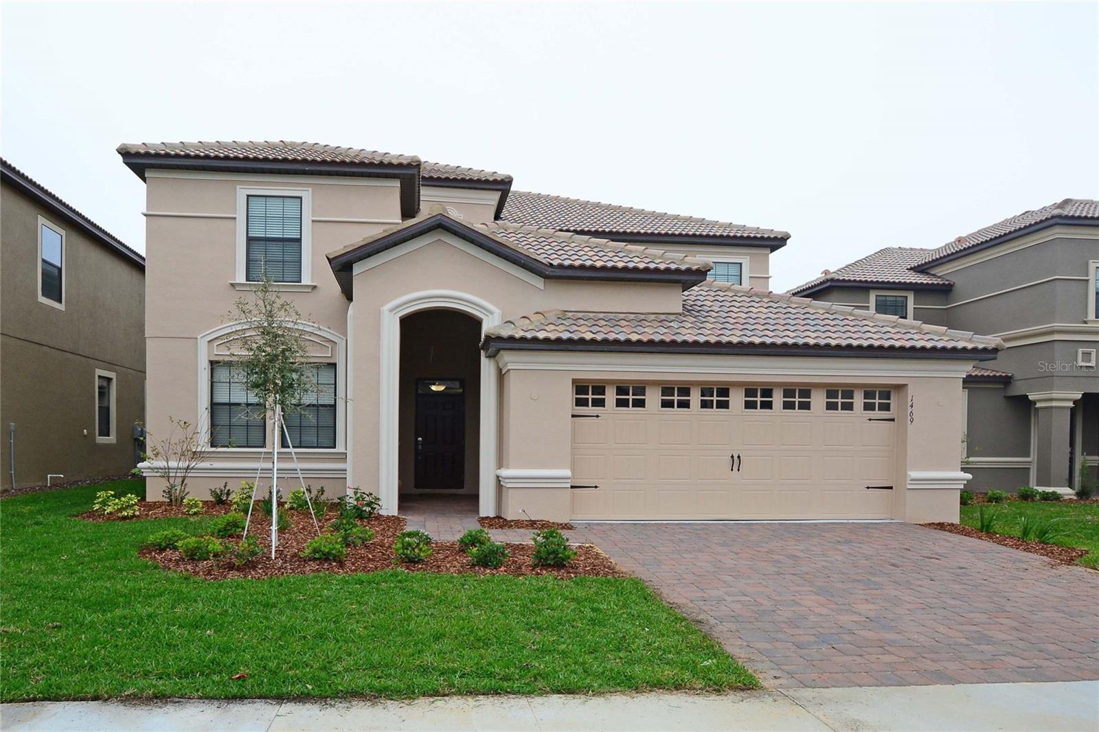 Single Family Residence in DAVENPORT, FL - Daniel Dourado