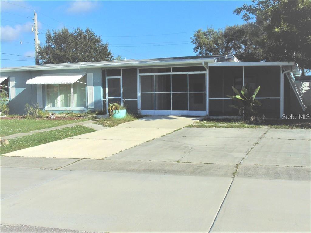 Single Family Residence in PORT CHARLOTTE, FL - Daniel Dourado