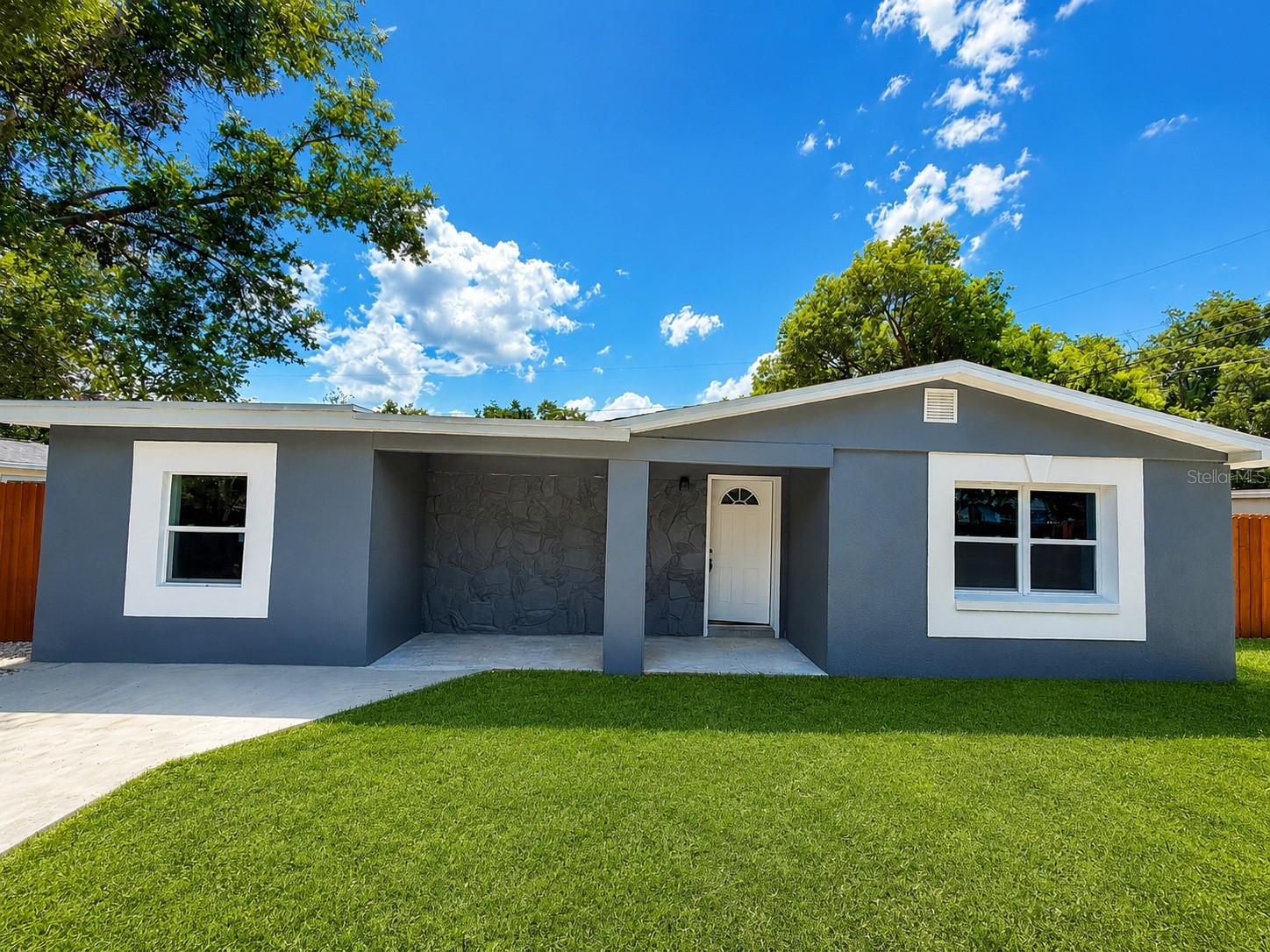 Single Family Residence in ALTAMONTE SPRINGS, FL - Daniel Dourado