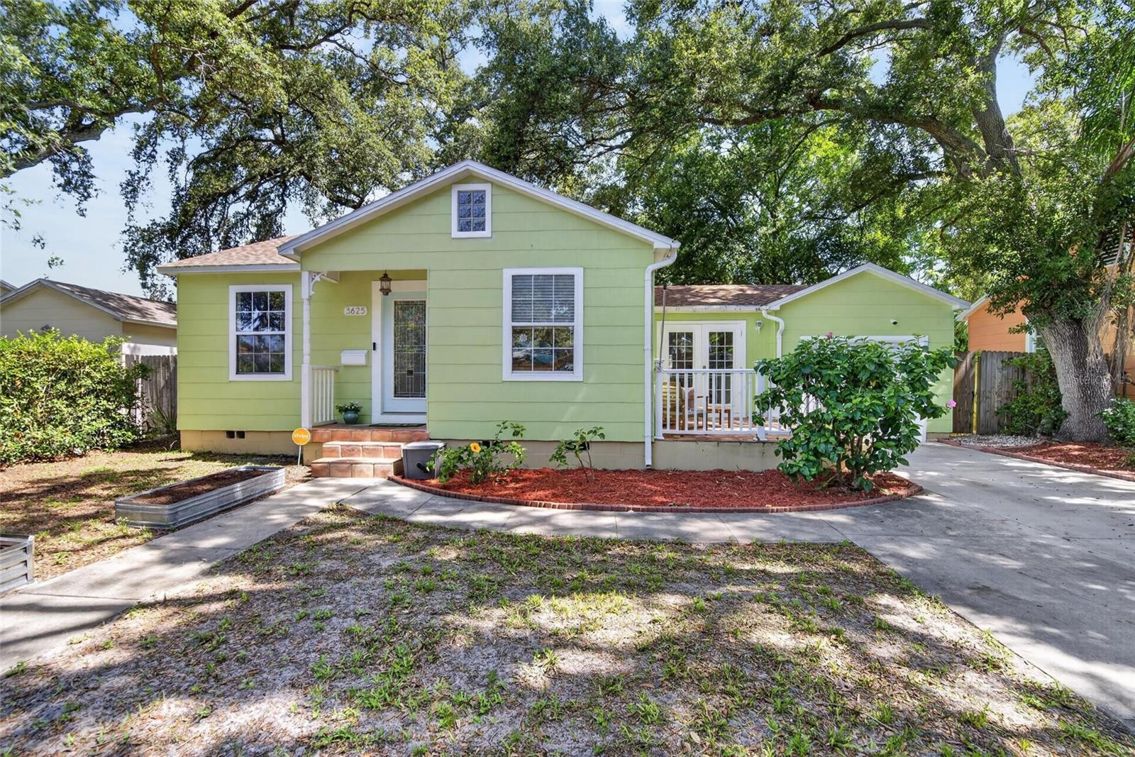 Single Family Residence em ST PETERSBURG, FL - Daniel Dourado
