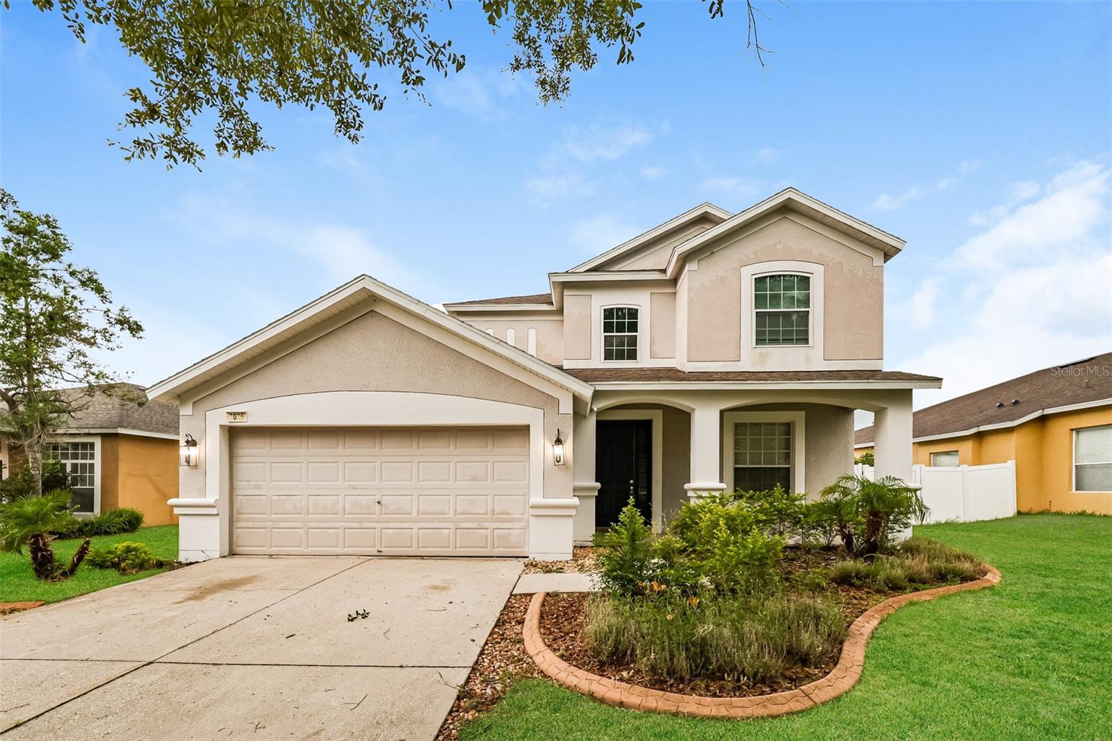 Single Family Residence in VALRICO, FL - Daniel Dourado