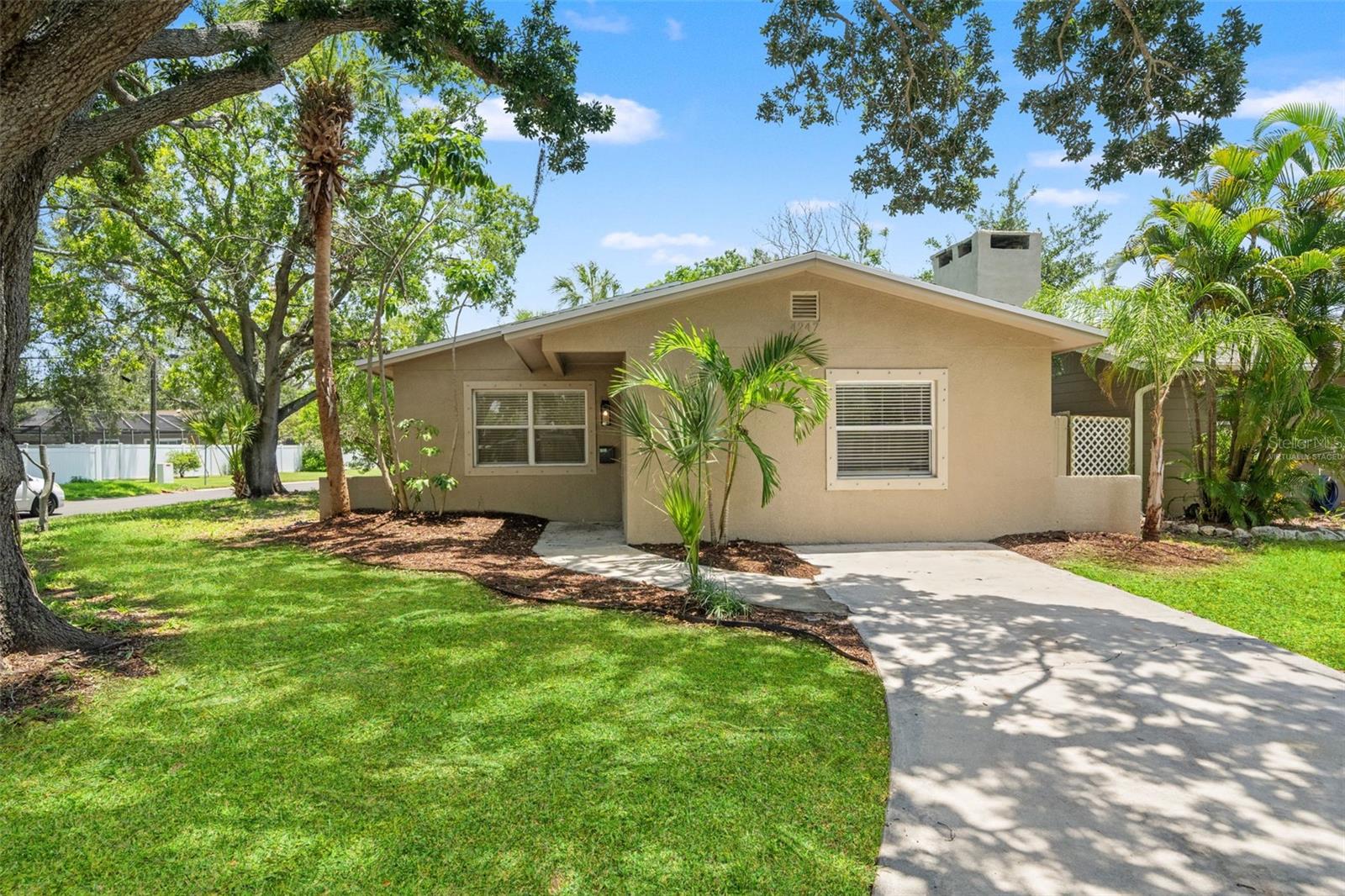 Single Family Residence em ST PETERSBURG, FL - Daniel Dourado
