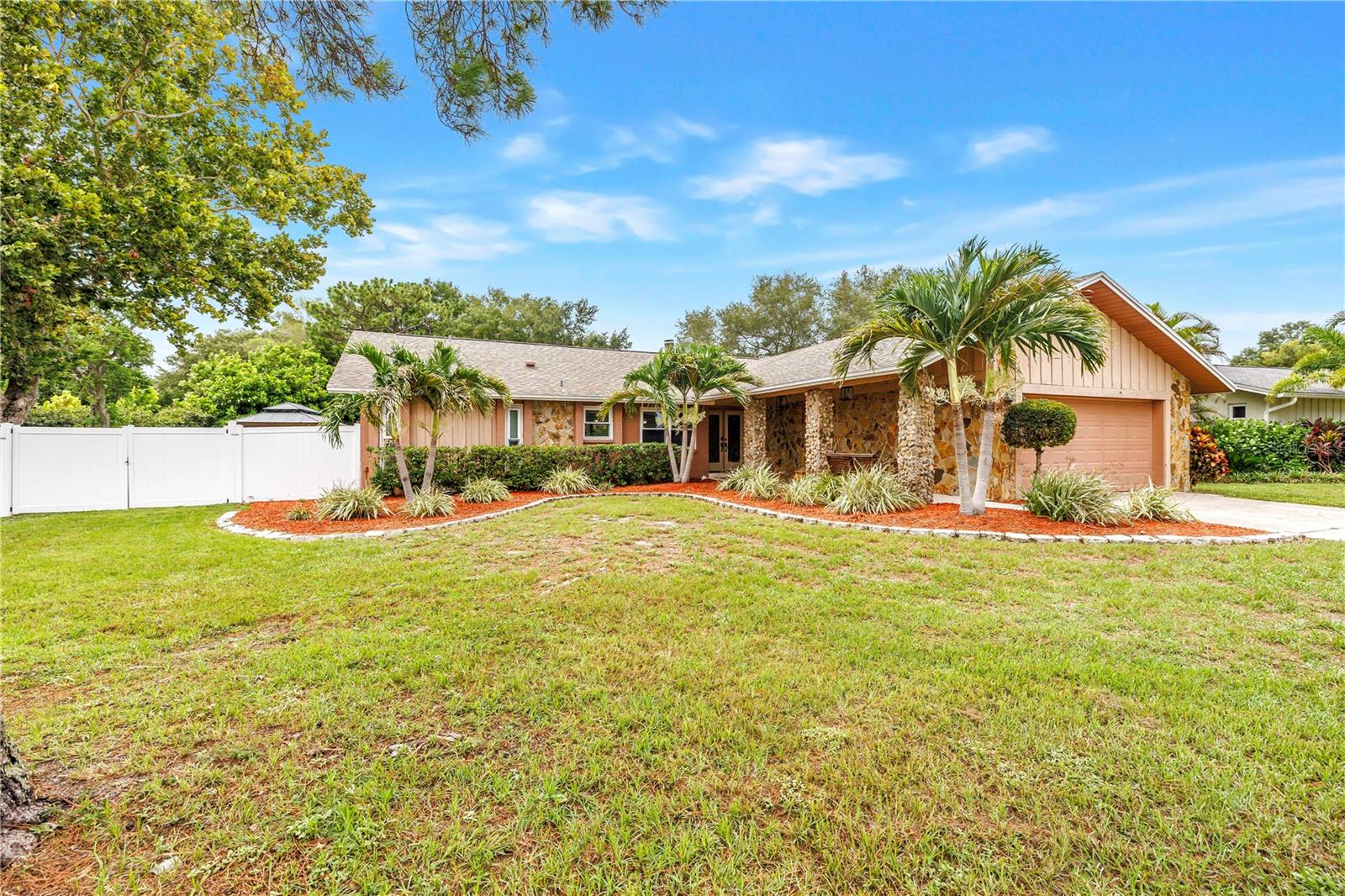 Single Family Residence em SEMINOLE, FL - Daniel Dourado