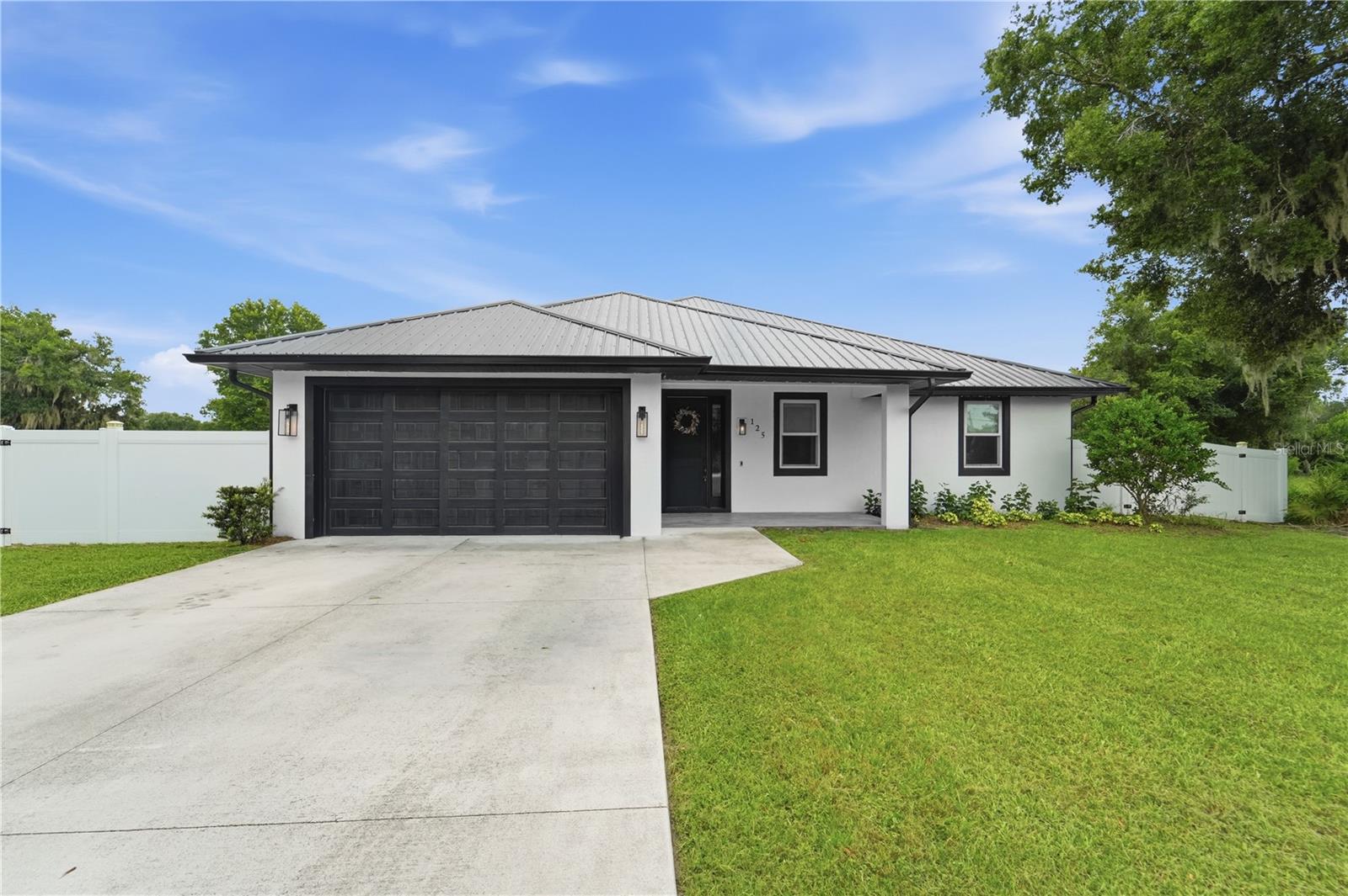 Single Family Residence em OSTEEN, FL - Daniel Dourado