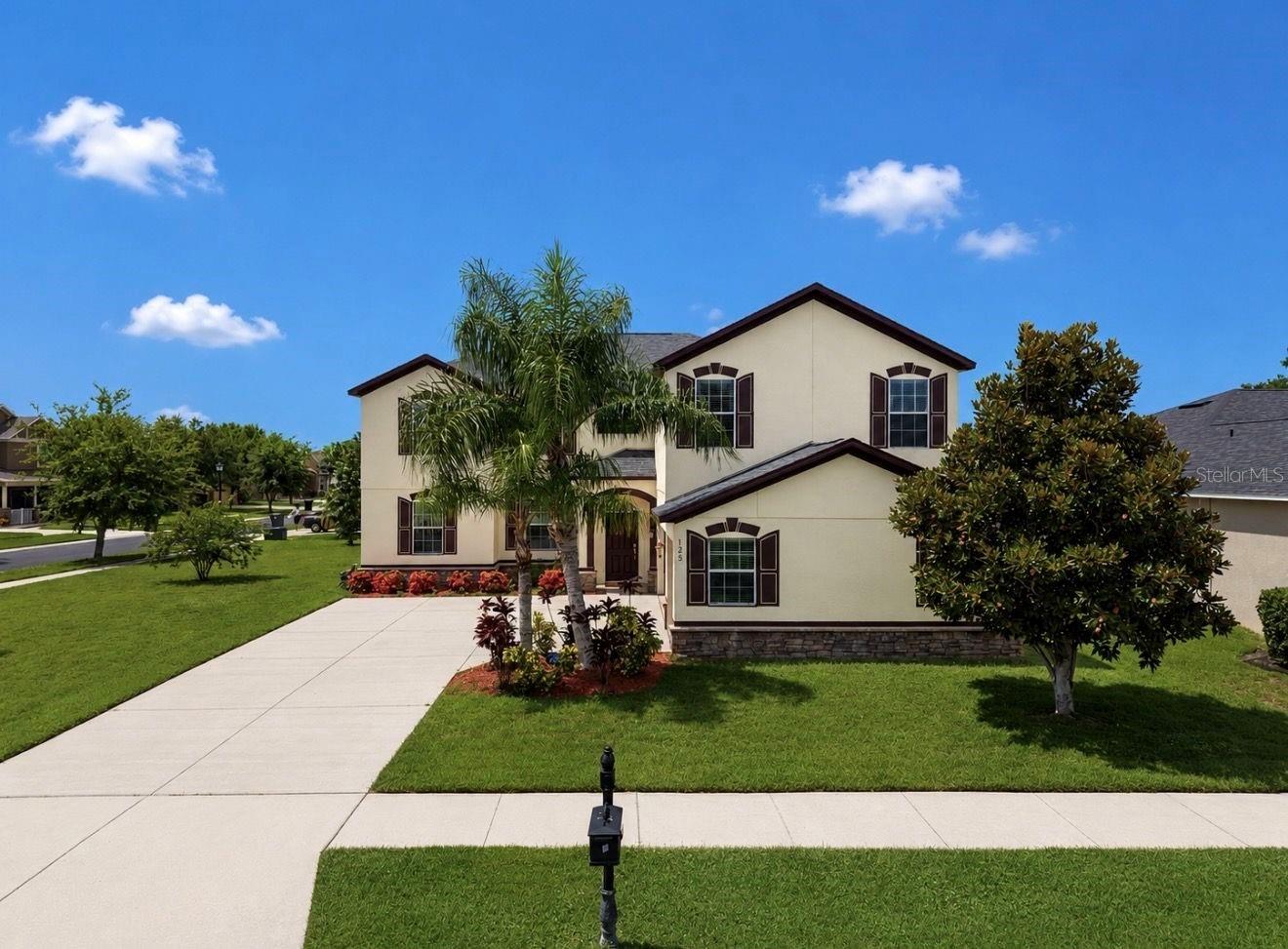 Single Family Residence in RUSKIN, FL - Daniel Dourado