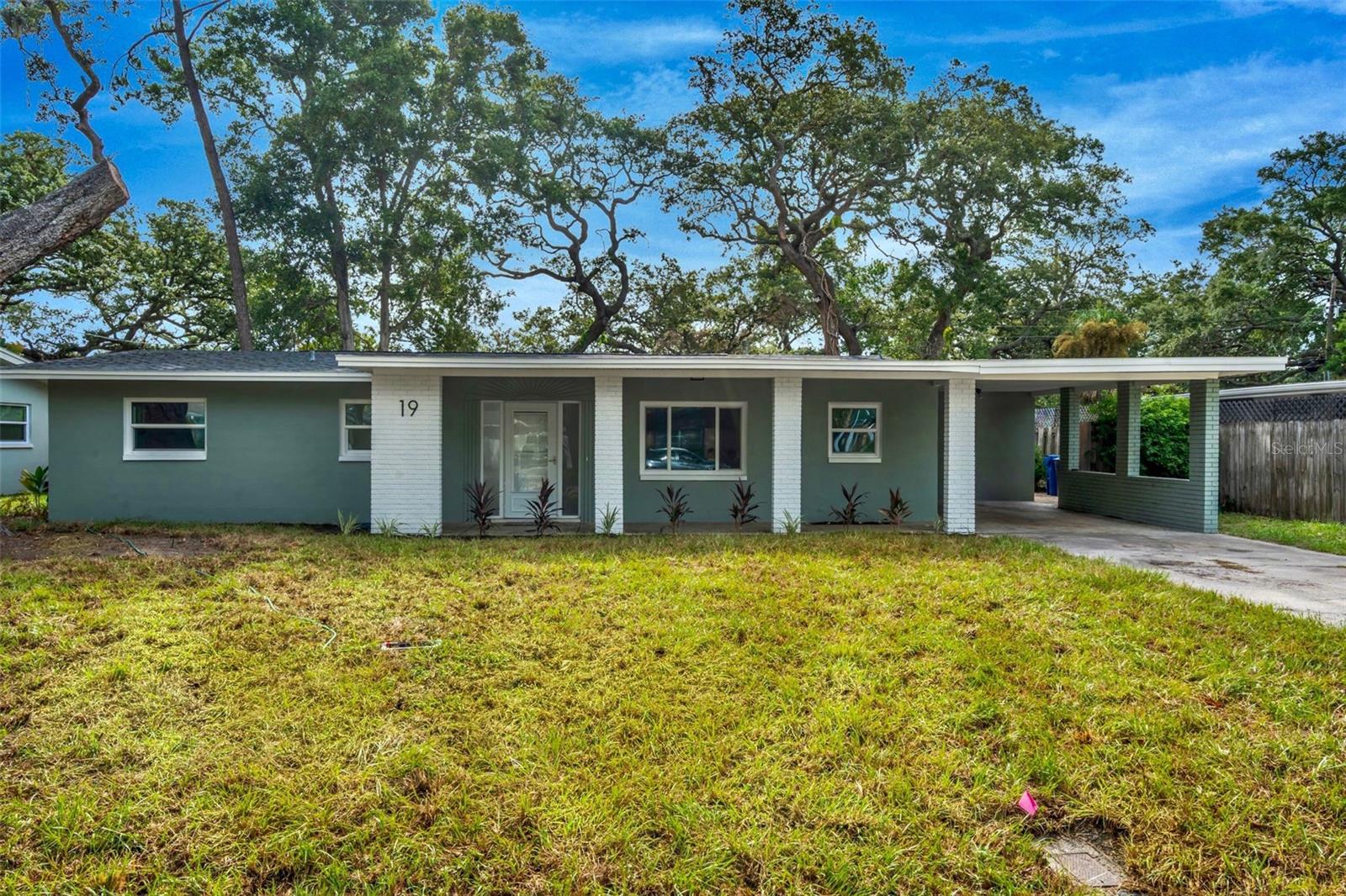Single Family Residence in DUNEDIN, FL - Daniel Dourado