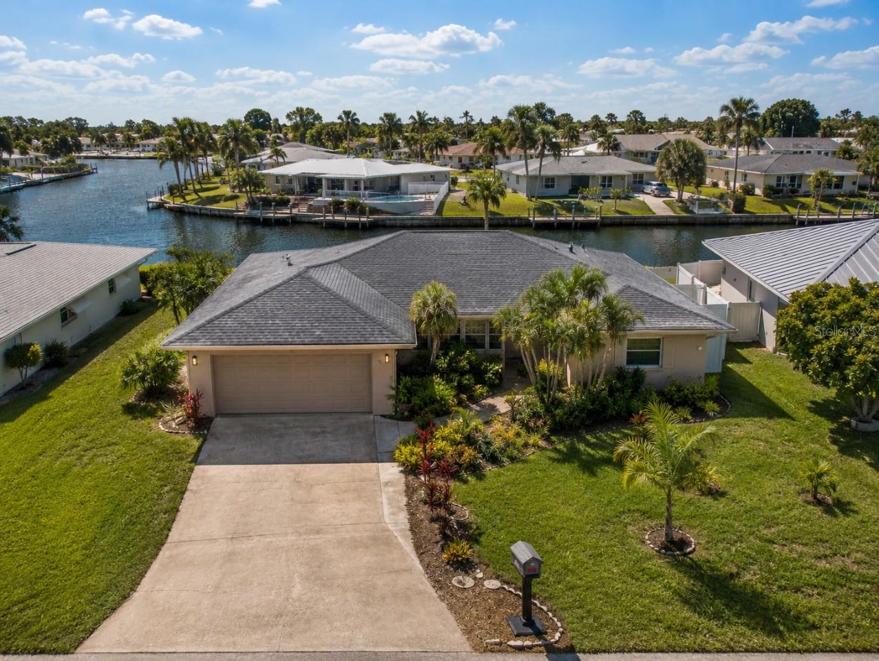 Single Family Residence in VENICE, FL - Daniel Dourado