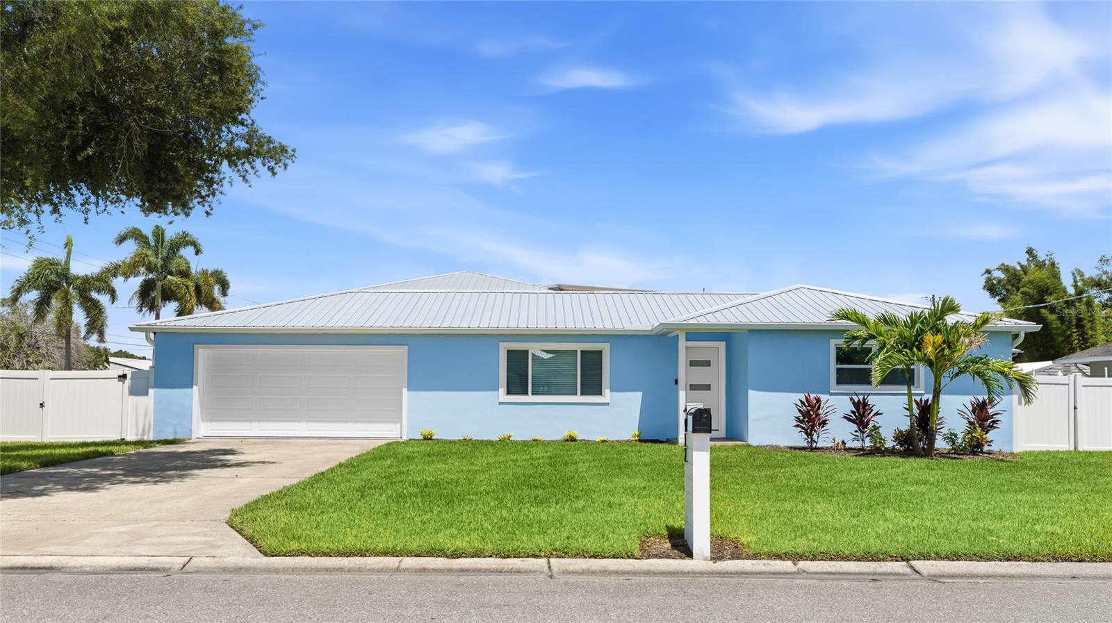 Single Family Residence in PALMETTO, FL - Daniel Dourado