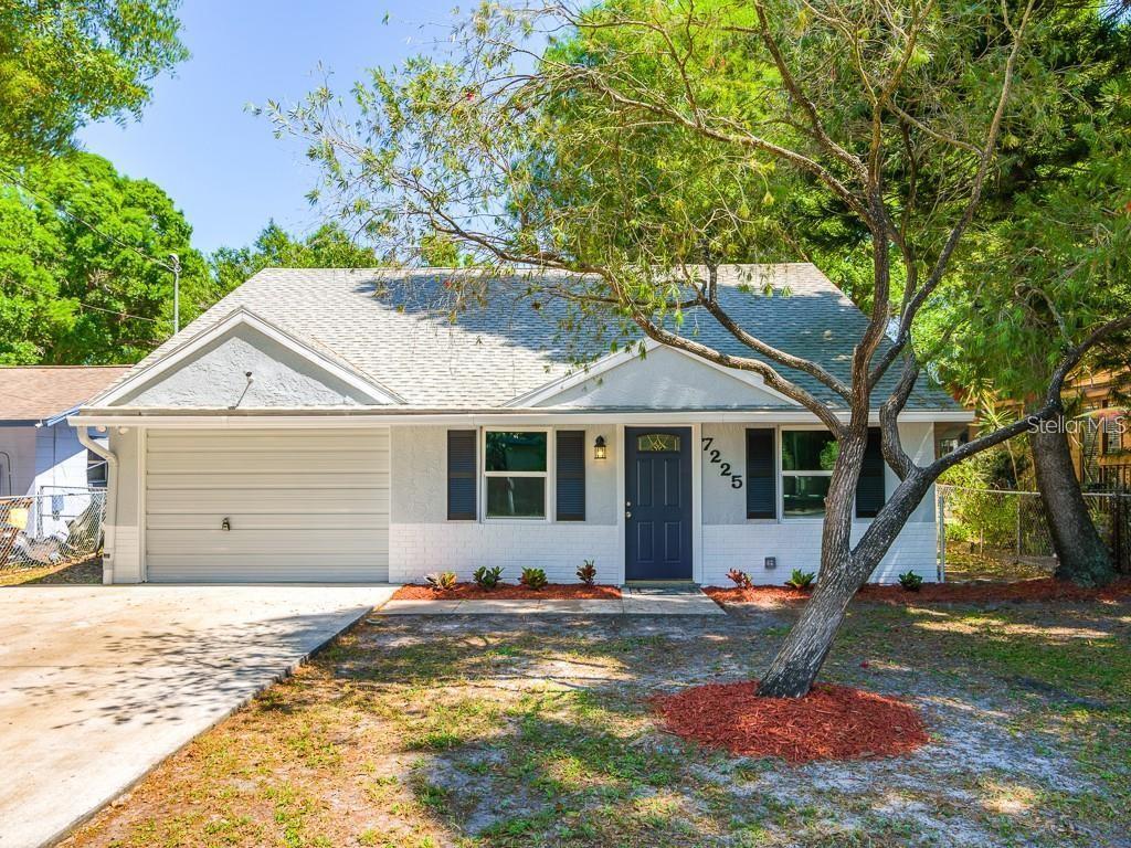Single Family Residence in ST PETERSBURG, FL - Daniel Dourado