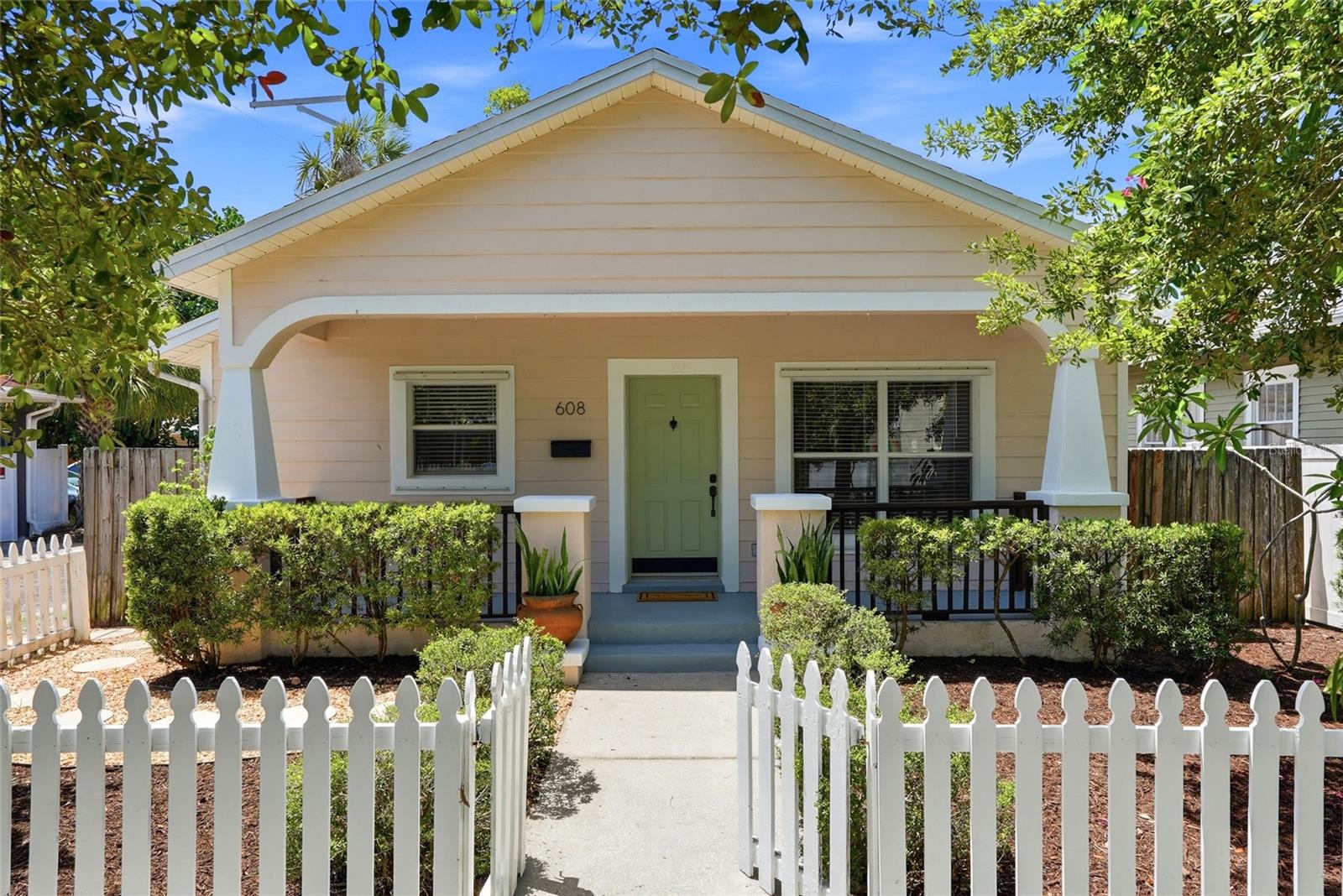 Single Family Residence em ST PETERSBURG, FL - Daniel Dourado