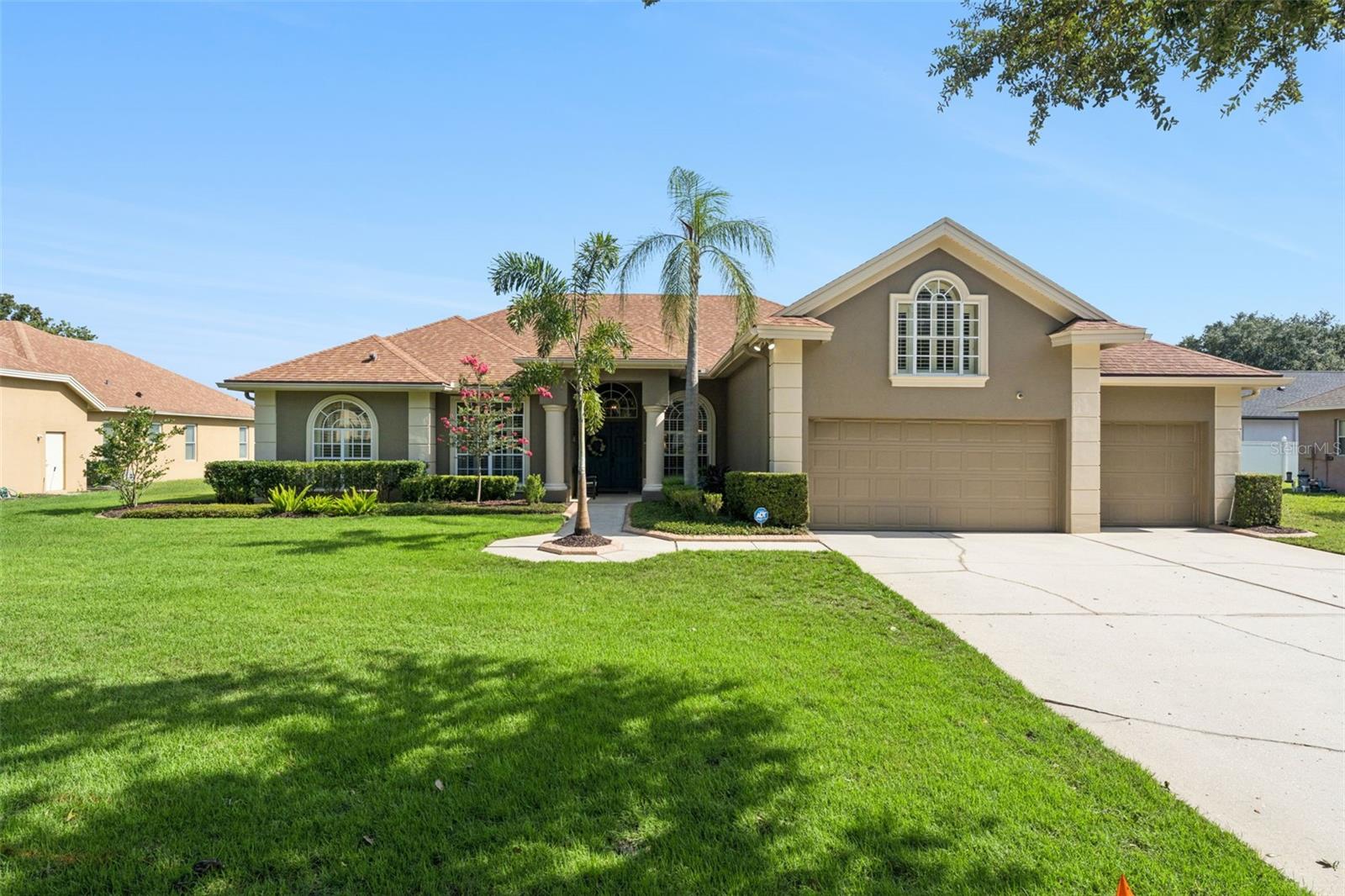 Single Family Residence in ORLANDO, FL - Daniel Dourado