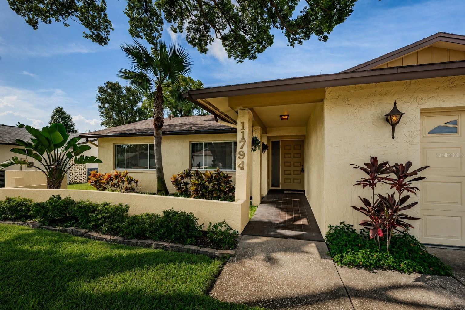 Single Family Residence em SEMINOLE, FL - Daniel Dourado