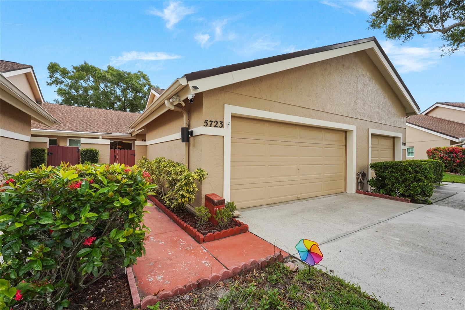 Single Family Residence in SARASOTA, FL - Daniel Dourado