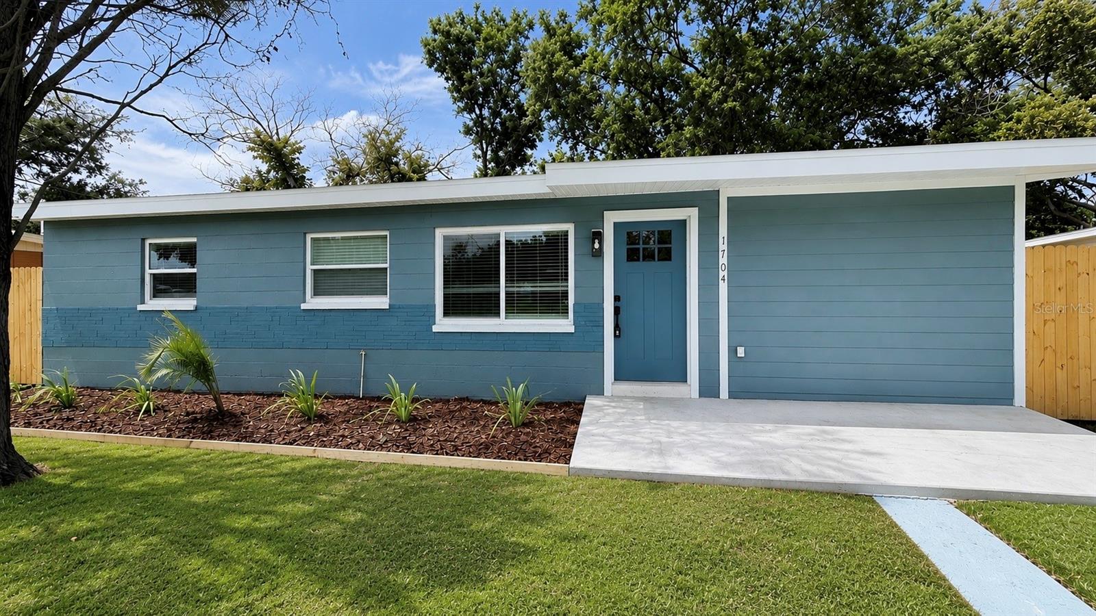 Single Family Residence in PLANT CITY, FL - Daniel Dourado