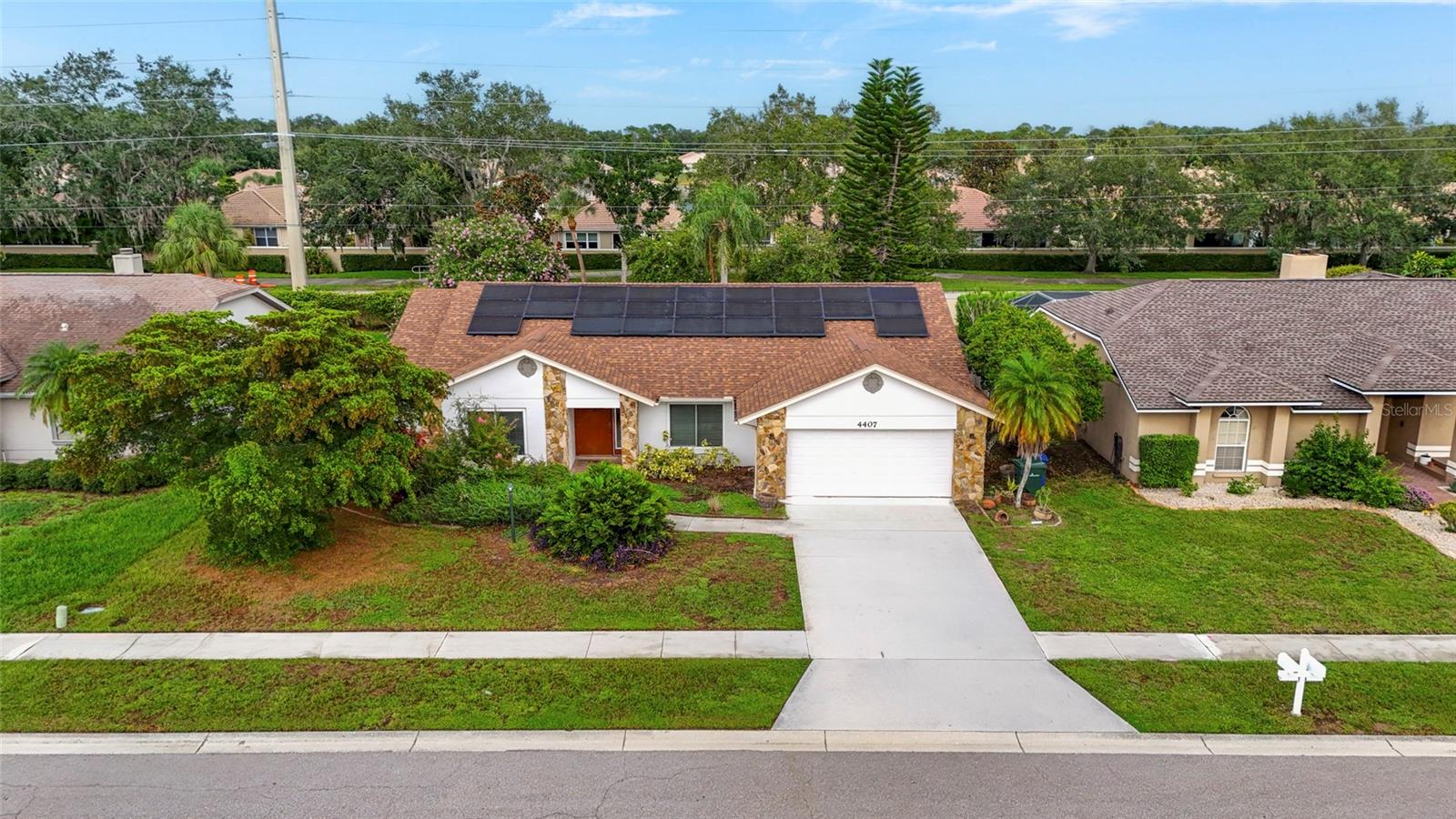 Single Family Residence in SARASOTA, FL - Daniel Dourado