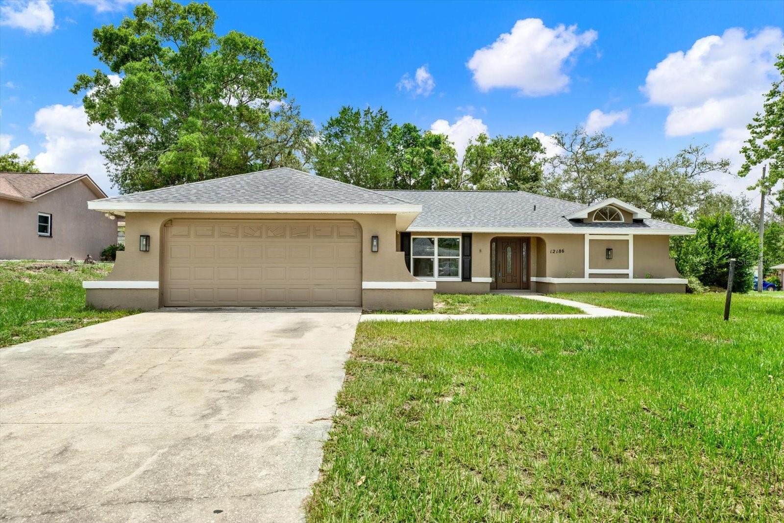 Single Family Residence em SPRING HILL, FL - Daniel Dourado