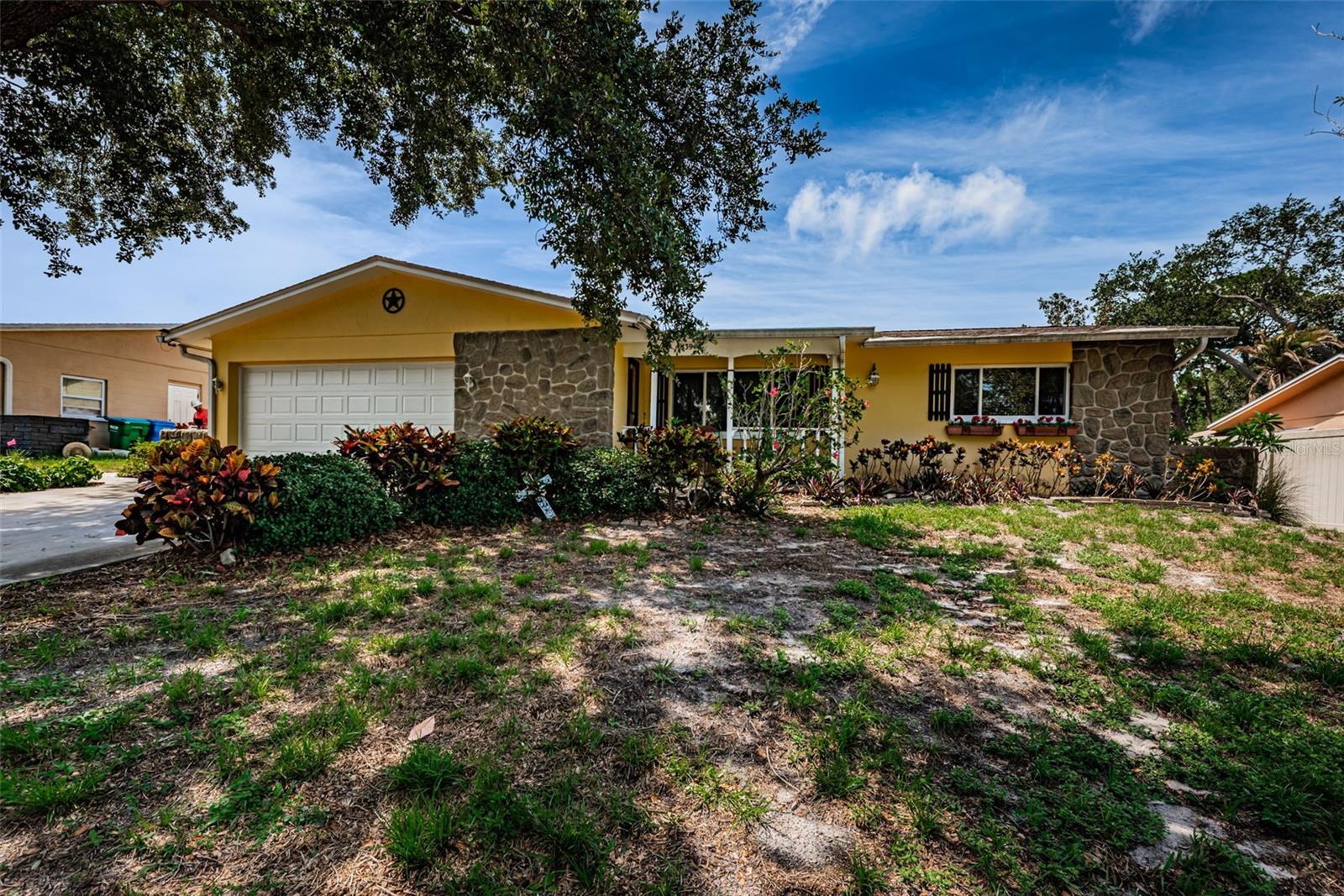 Single Family Residence em SEMINOLE, FL - Daniel Dourado