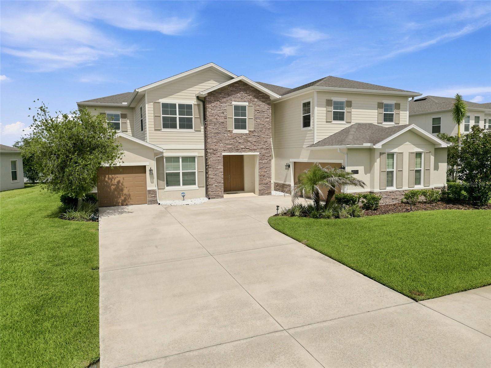 Single Family Residence in WESLEY CHAPEL, FL - Daniel Dourado