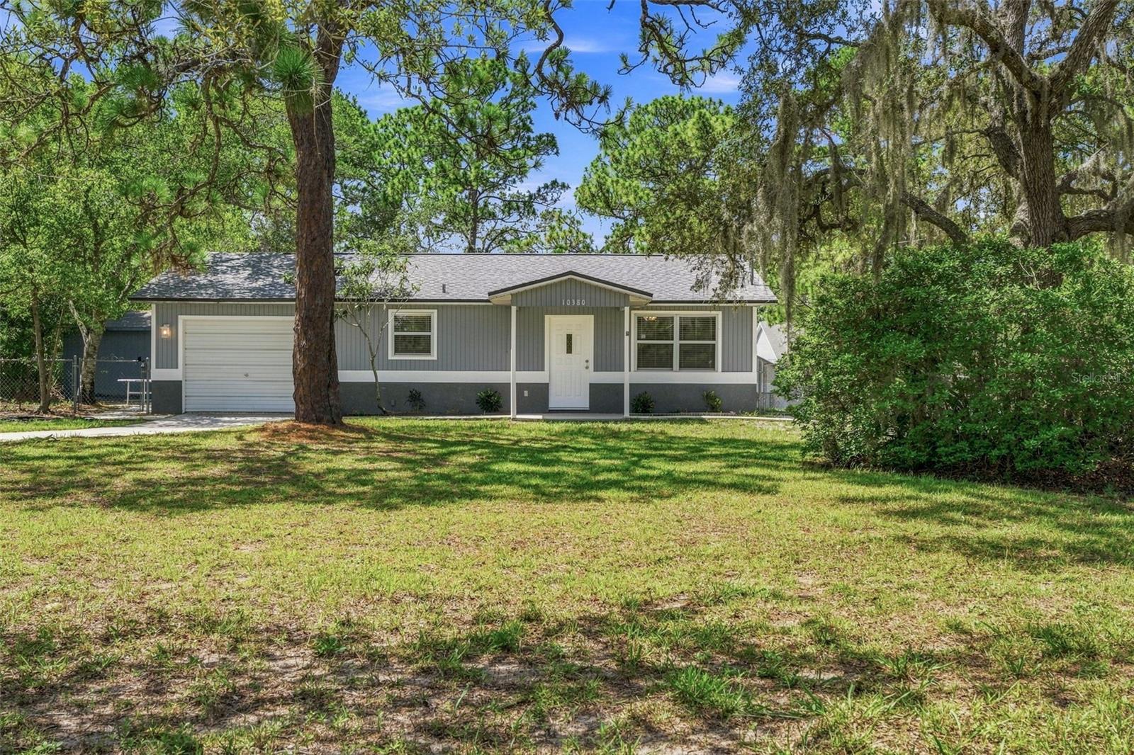 Single Family Residence em WEEKI WACHEE, FL - Daniel Dourado