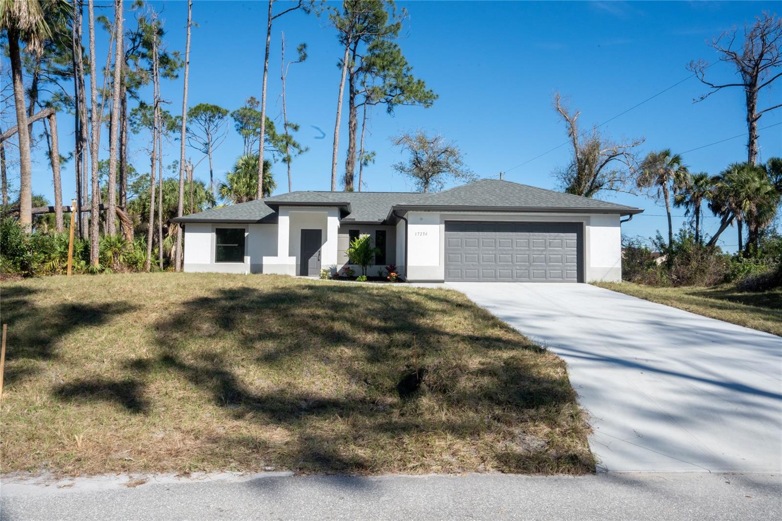 Single Family Residence in PUNTA GORDA, FL - Daniel Dourado