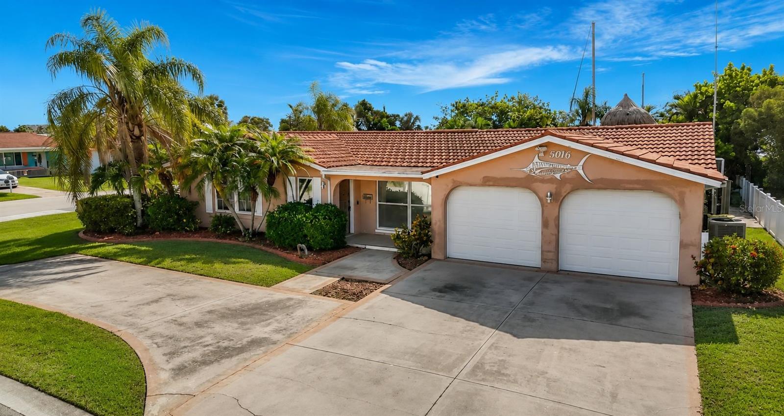 Single Family Residence in NEW PORT RICHEY, FL - Daniel Dourado
